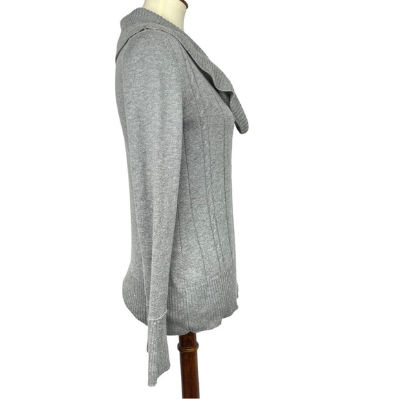 Chico’s Grey Cable Knit Cowl Neck Sweater Wool Cashmere Blend Size 0 Womens 4 - Picture 3 of 10
